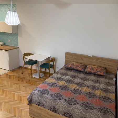 Clock Tower Apartments 포드고리차 외부 사진