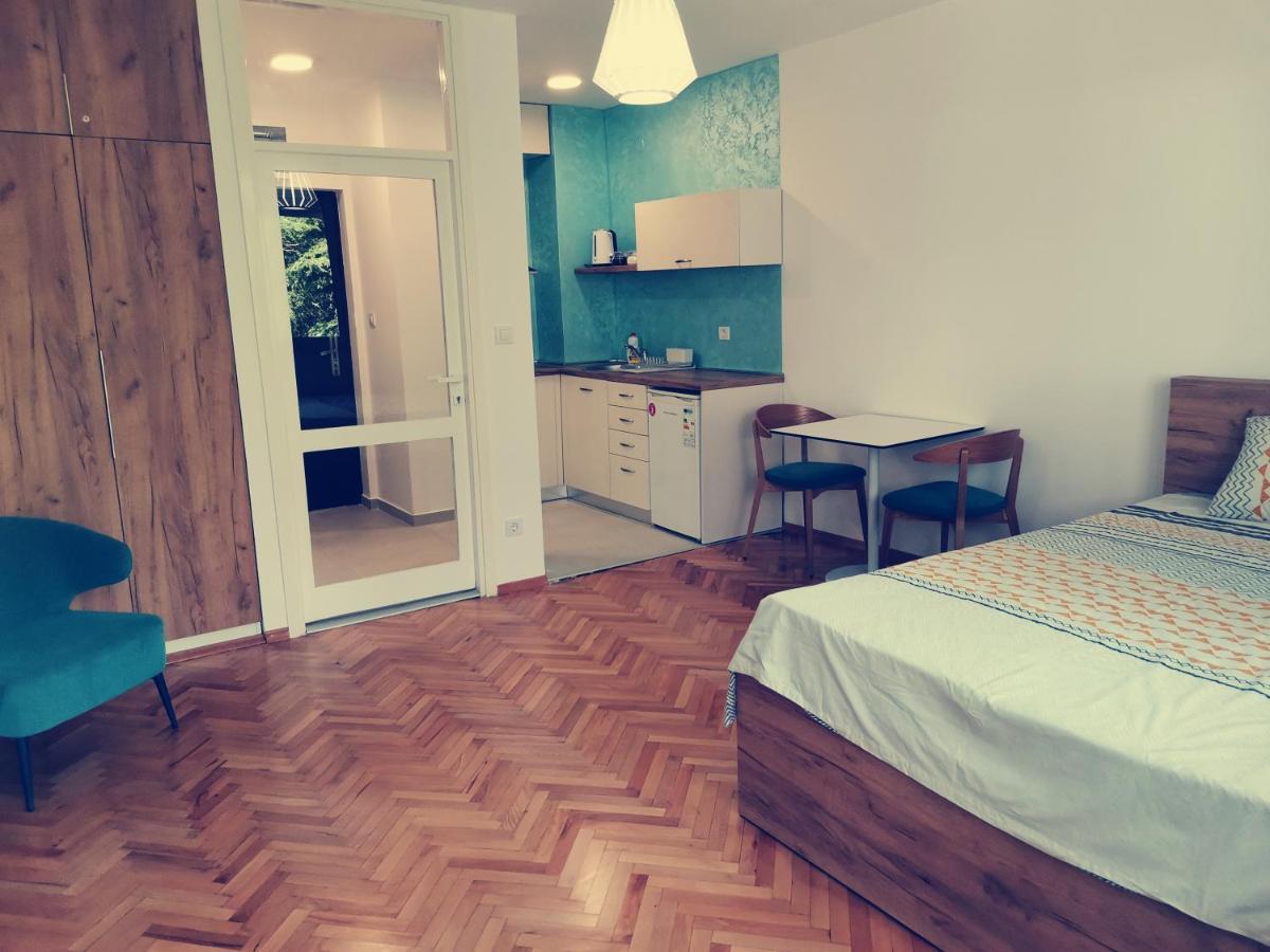 Clock Tower Apartments 포드고리차 외부 사진