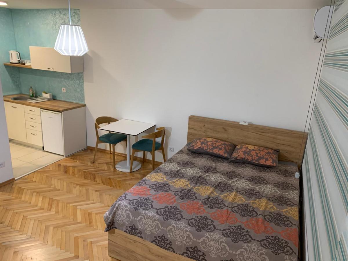 Clock Tower Apartments 포드고리차 외부 사진